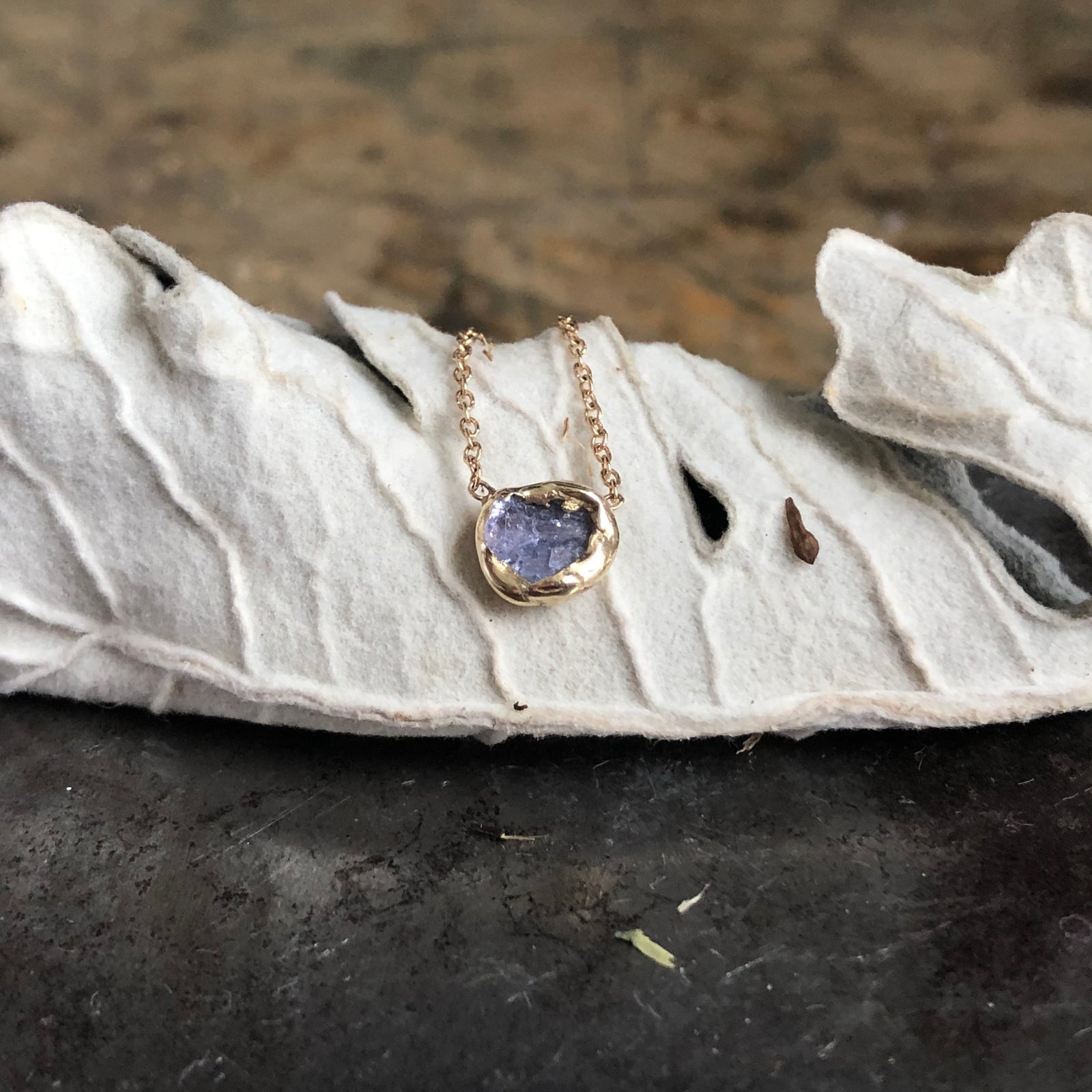 Bud Pendant - Tanzanite