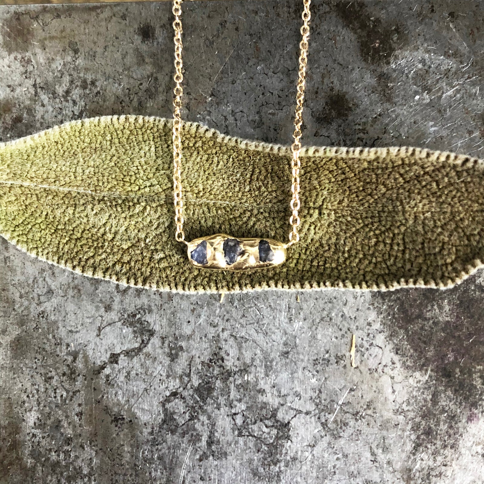 Mini Cobblestone Pendant - Blue Sapphire